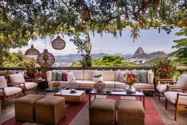 Santa Teresa lounge overlooking Sugarloaf Mountain